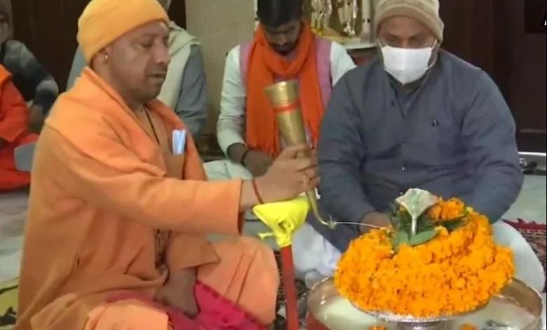 Before nomination Yogi Adityanath performed Havan Poojan