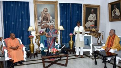 Photo of राजभवन में राज्यपाल आनंदीबेन पटेल ने प्रोटेम स्पीकर रमापति शास्त्री और अन्य को दिलाई शपथ, सीएम योगी आदित्यनाथ रहे मौजूद