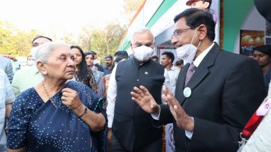Photo of राजभवन में आकर्षण का केंद्र बना यूपी मेट्रो का स्टॉल, हरियाली के लिए प्रयासों की हुई सराहना
