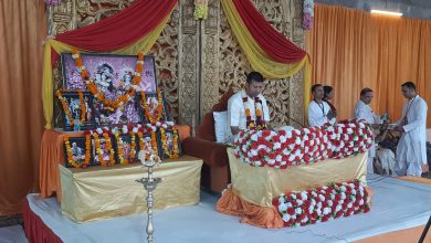 Photo of भक्तों ने इस्कॉन मंदिर अध्यक्ष अपरिमेय श्यामदास प्रभु के साथ की “आनंद की खोज”