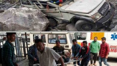 Photo of उत्तराखंड में दर्दनाक सड़क हादसा, खाई में गिरा मैक्स वाहन, घटना में दो की मौत नौ घायल