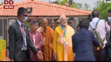 Photo of पीएम मोदी पांचवीं बार पहुंचे नेपाल, नेपाली समकक्ष शेर बहादुर देउबा ने किया स्वागत