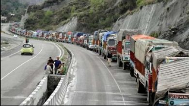 Photo of भूस्खलन के कारण जम्मू-श्रीनगर राष्ट्रीय राजमार्ग यातायात के लिए अवरुद्ध