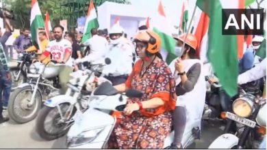 Photo of लालकिले से सांसदों के लिए तिरंगा बाइक रैली का आगाज,उपराष्ट्रपति ने हरी झंडी दिखाकर किया रवाना
