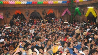 Photo of बांके बिहारी मंदिर में बड़ा हादसा, भीड़ के दबाव में 2 श्रद्धालुओं की हुई मौत