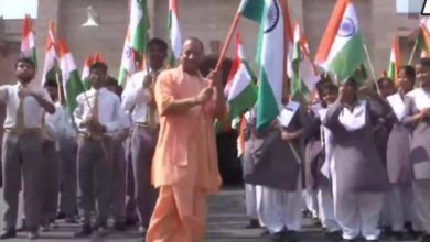 Photo of HarGharTiranga: योगी ने सीएम आवास पर स्कूली बच्चों के साथ तिरंगा अभियान की  शुरुआत