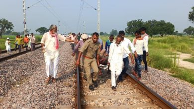 Photo of अमेठी: पद्मावत एक्सप्रेस ट्रेन से गिरे 3 युवक, 2 की मौत 1 घायल