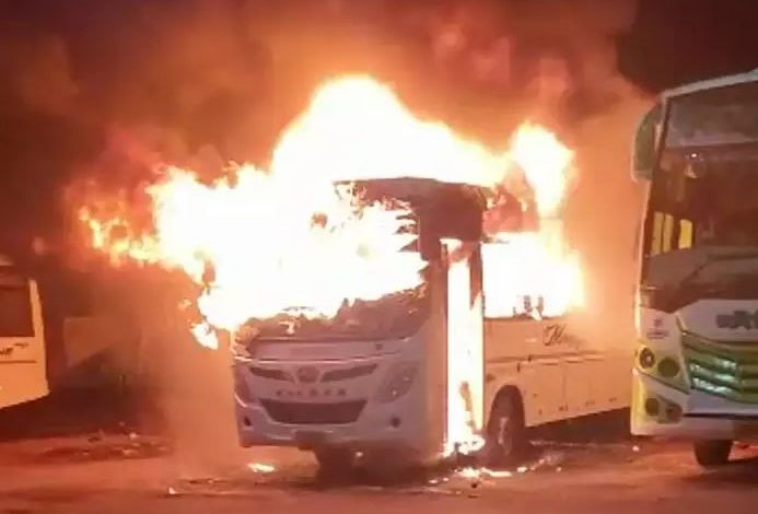 Jharkhand: Bus caught fire due to lamp, driver and helper burnt to ashes