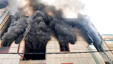 Photo of दिल्ली: नरेला के प्लास्टिक फैक्ट्री में लगी भीषण आग, दो की मौत, 20 मजदूर घायल