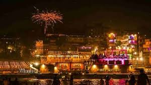 Photo of देव दीपावली पर दीयों की रोशनी से जगमगाए काशी केे घाट, लेजर शो ने जीता हर किसी का दिल