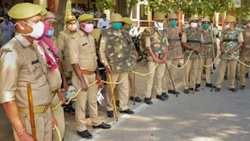 Photo of उत्तर प्रदेश में सभी पुलिसकर्मियों की छुट्टियां हुई रद्द, एडीजी ने जारी किए आदेश