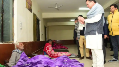 Photo of रात को अचानक रैन बसेरों का निरीक्षण करने पहुंचे सीएम पुष्कर सिंह धामी, जरुरतमंदों को बांटे कंबल
