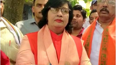 Photo of यूपी की मंत्री प्रतिभा शुक्ला का विवादित बयान- ‘बेटी                                                                                      सज धज कर निकल रही तो मामला गड़बड़ है’