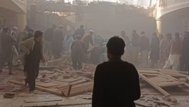 Photo of  पाकिस्तान के पेशावर में नमाज़ के दौरान मस्जिद में आत्मघाती हमला, 17 की मौत, 50 से ज्यादा घायल