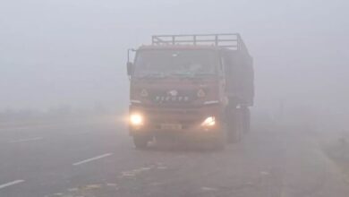 Photo of मौसम ने ली करवट, लखनऊ में सुबह से ही फॉग और ठंडी हवाओं का असर, होगी बारिश