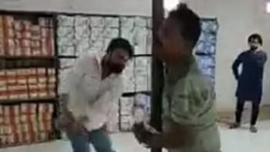 Photo of शाहजहांपुर: मैनेजर की पीट पीट कर हत्या, खम्बे से बांधे हाथ पैर