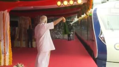 Photo of प्रधानमंत्री नरेंद्र मोदी ने तिरुवनंतपुरम में वंदे भारत एक्सप्रेस को दिखाई हरी झंडी