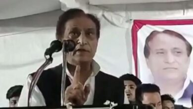 Photo of चुनावी माहौल में आज़म खान का बयान, कहा- क्या चाहते हो कोई आए और मेरी कनपटी पर गोली चला कर चला जाए