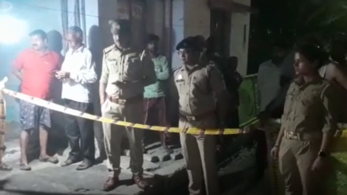 Photo of फर्रुखाबाद: शराबी पति ने पीट-पीटकर पत्नी को उतारा मौत के घाट, तमाशबीन बने रहे लोग