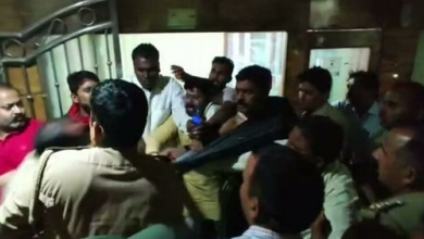 Photo of सपा विधायक पर लगा 2 जेई और ठेकेदार को बंधक बनाने का आरोप, पुलिस से भी हुई झड़प