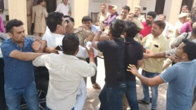 Photo of अमेठी: गौरीगंज कोतवाली में सपा विधायक और भाजपा प्रत्याशी में मारपीट, सपा विधायक ने लगाया पुलिस पर संरक्षण देने का आरोप