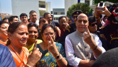 Photo of यूपी निकाय चुनाव: रक्षामंत्री राजनाथ सिंह ने लखनऊ में किया मतदान