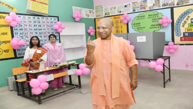 Photo of यूपी निकाय चुनाव में पहले चरण का मतदान जारी, सीएम योगी ने गोरखपुर में डाला वोट