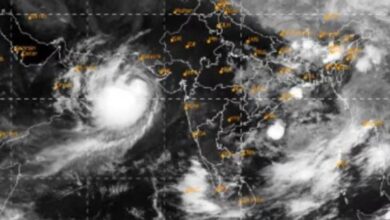 Photo of गुजरात में कमजोर पड़ा चक्रवाती तूफान, कच्छ जिले में किसी के हताहत होने की सूचना नहीं