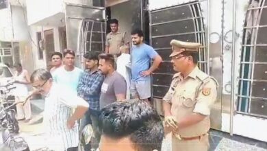 Photo of मेरठ: हिन्दू लड़की को मुस्लिम दोस्त के साथ पढ़ना पड़ा मंहगा, पड़ोसियों ने बुलाई पुलिस