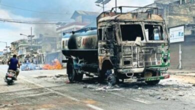 Photo of मणिपुर हिंसा: इंफाल में भीड़ बेक़ाबू, इस मंत्री के आवास को किया गया आग के हवाले