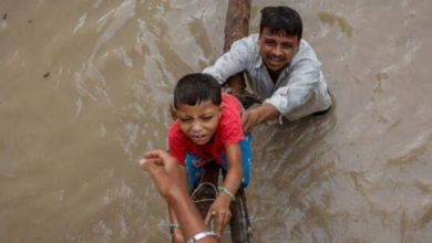 Photo of यमुना का पानी घरों में घुसने से दिल्ली में बाढ़ का अलर्ट, प्रभावित क्षेत्रों में पुलिस ने इतना को बचाया