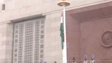 Photo of राज्यसभा अध्यक्ष जगदीप धनखड़ ने नए संसद भवन में फहराया राष्ट्रीय ध्वज, ये नेता रहे अनुपस्थित