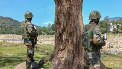 Photo of जम्मू-कश्मीर मुठभेड़: सेना के 2 अधिकारियों और पुलिसकर्मियों की मौत के बाद एक और सैनिक की मौत, मुठभेड़ में हुआ था ज़ख़्मी