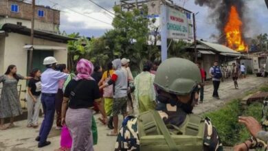Photo of हथियार ले जाने के आरोप में 5 लोगों की गिरफ्तारी के खिलाफ मणिपुर में 48 घंटे का बंद, परीक्षाएं रद्द