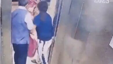 Photo of नोएडा: लिफ्ट में पालतू जानवर को लेकर महिला को मारा थप्पड़, सेवानिवृत्त आईएएस अधिकारी के साथ हुआ ये