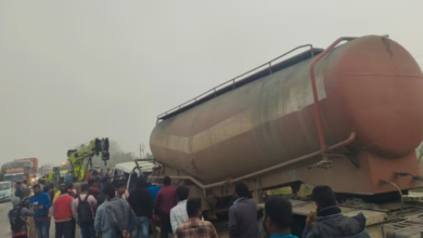 Photo of बेंगलुरु-हैदराबाद हाईवे पर खड़े ट्रक में घुसी कार, भीषण सड़क हादसे में इतने लोगों की मौत