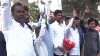 Photo of तेलंगाना में बीआरएस पर पार्टी की बढ़त के बाद कांग्रेस कार्यकर्ताओं ने मनाया जश्न