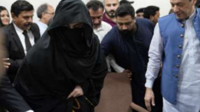 Photo of पाकिस्तान: तोशाखाना मामले में इमरान खान, पत्नी बुशरा बीबी को 14 साल कैद की सजा