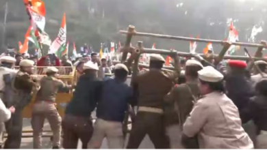 Photo of यात्रा को प्रवेश नहीं मिलने के बाद गुवाहाटी में कांग्रेस कार्यकर्ताओं की पुलिस से झड़प, असम में कई जगह रोके गए राहुल गाँधी