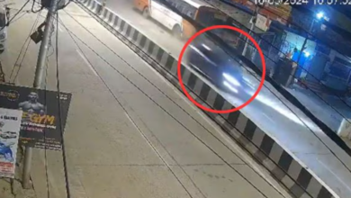 Photo of गोरखपुर: रात के खाने के बाद टहलने निकले 3 लोगों को तेज रफ्तार कार ने मारी टक्कर, इतनो की मौत, हादसे वीडियो वायरल