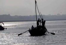 Photo of पटना: 17 लोगों को ले जा रही नाव गंगा में पलटी, छह लापता लोगों की तलाश जारी