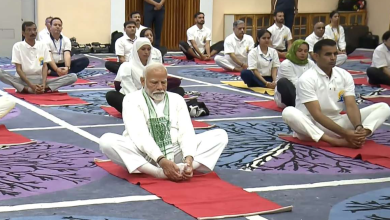 Photo of प्रधानमंत्री मोदी ने 10वें अंतर्राष्ट्रीय योग दिवस के अवसर पर श्रीनगर में किया योग, कहा ‘योग ने युवाओं के लिए…’