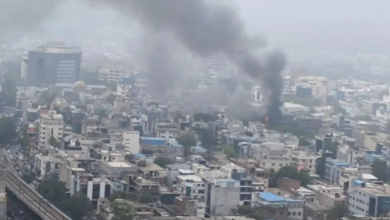 Photo of नोएडा सेक्टर 3 की बिल्डिंग में लगी भीषण आग, इलाके में छाए धुएं के काले बादल