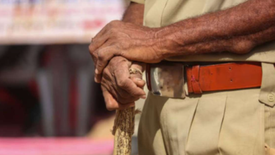 Photo of यूपी पुलिस कांस्टेबल भर्ती परीक्षा: सोशल मीडिया पर अफवाह फैलाने के आरोप में पूर्व समाजवादी मंत्री के खिलाफ FIR