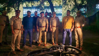 Photo of नोएडा में पुलिस मुठभेड़: कुख्यात चोर घायल, चोरी की बाइक और तमंचे के साथ आरोपी गिरफ्तार