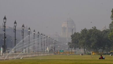 Photo of दिल्ली में AQI में सुधार से सांस लेना हुआ आसान, लेकिन घने कोहरे और सर्दी के कारण राजधानी में धुंध बरकरार..