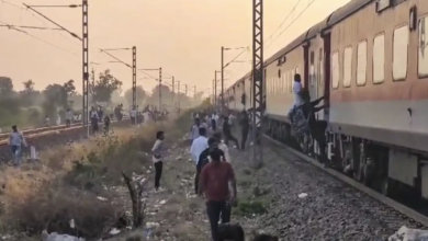 Photo of जलगांव रेल दुर्घटना: मृतकों की संख्या 13 हुई, रेल मंत्रालय ने की अनुग्रह राशि की घोषणा