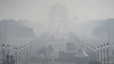 Photo of दिल्ली में घना कोहरा: दृश्यता प्रभावित होने से यात्रियों को परेशानी, 26 रेल सेवाएं प्रभावित