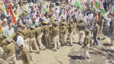 Photo of राजस्थान विधानसभा के बाहर कांग्रेस कार्यकर्ताओं ने किया जबरदस्त प्रदर्शन, पुलिस ने लगाए बैरिकेड्स..