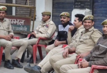 Photo of होली: संभल पुलिस ने किया फ्लैग मार्च, त्योहार के जश्न के बीच ड्रोन से स्थिति पर नजर